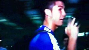 El tècnic i l’estrella portuguesa del Reial Madrid gesticulen davant la premsa per donar a entendre que els han robat el partit contra el Barça.