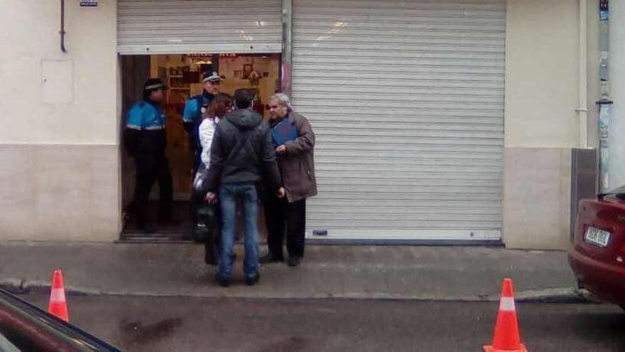 Fallece un hombre de 52 años en un supermercado de Los Bloques