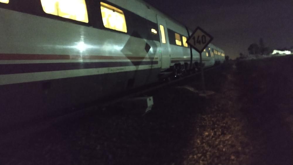 Un tren averiado en Torrellano interrumpe la circulación entre Cartagena y Valencia