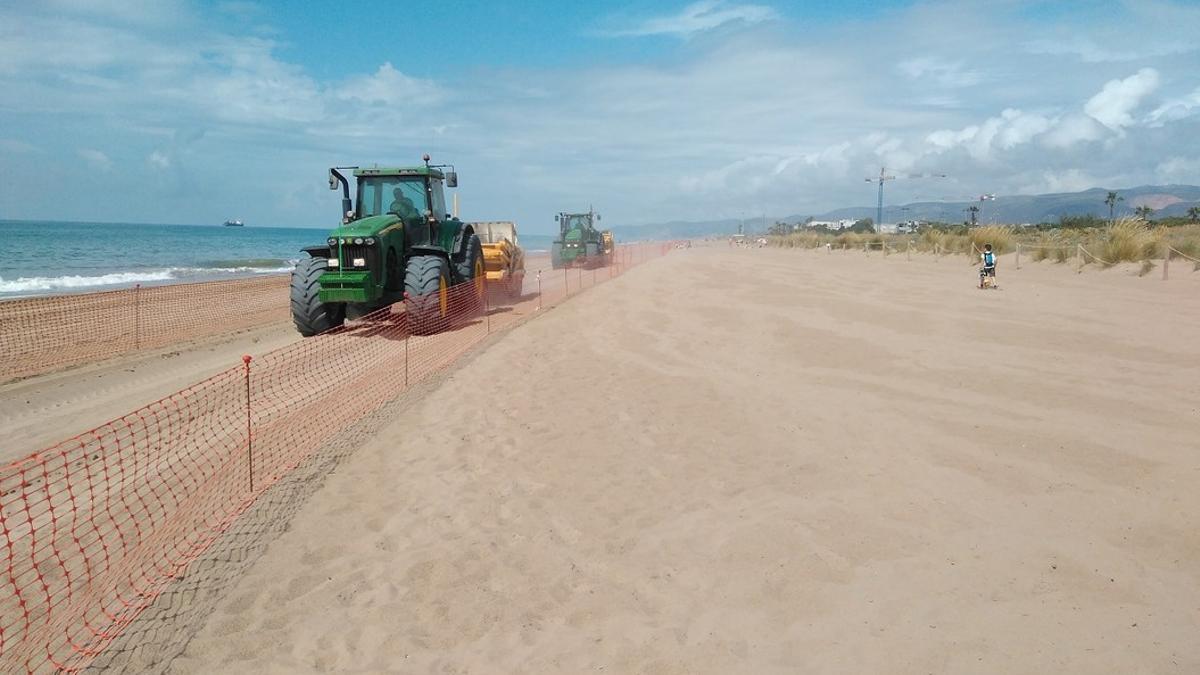 Los trabajos de regeneración de la playa de Gavà concluirán el 15 de junio