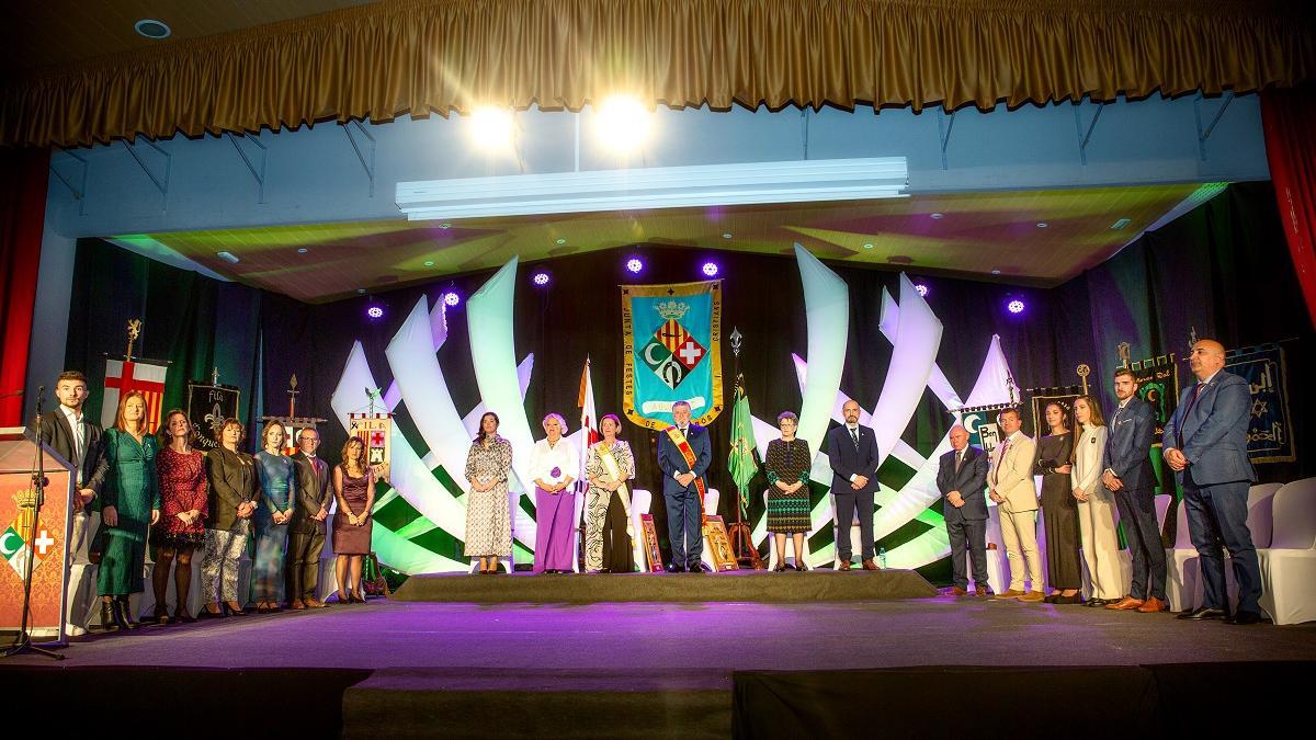 Imagen de archivo de asistentes a un acto de las fiestas de Moros y Cristianos de Agullent.