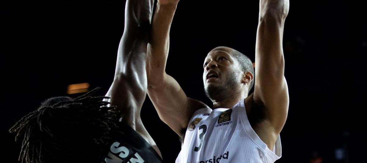 Anthony Randolph anotó 15 puntos.