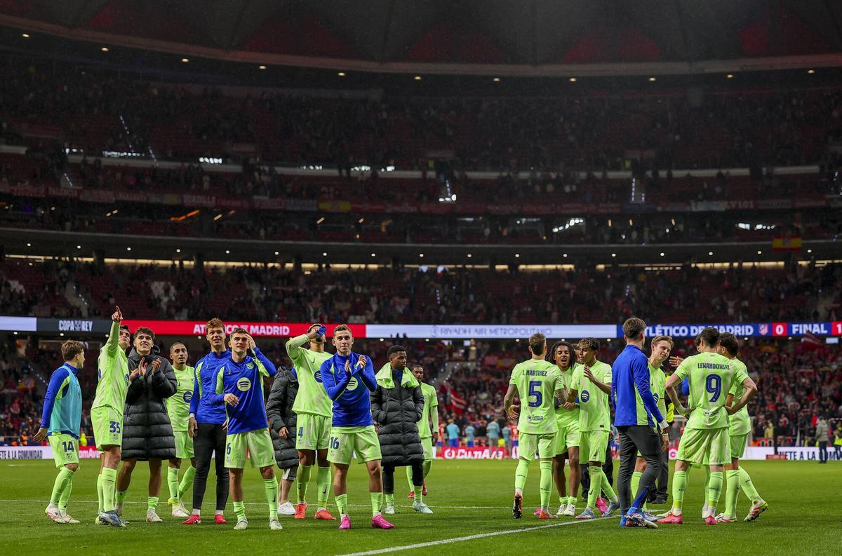 Flick y los jugadores lo celebraron por todo lo alto en el césped del Metropolitano Flick y los jugadores lo celebraron por todo lo alto en el césped del Metropolitano