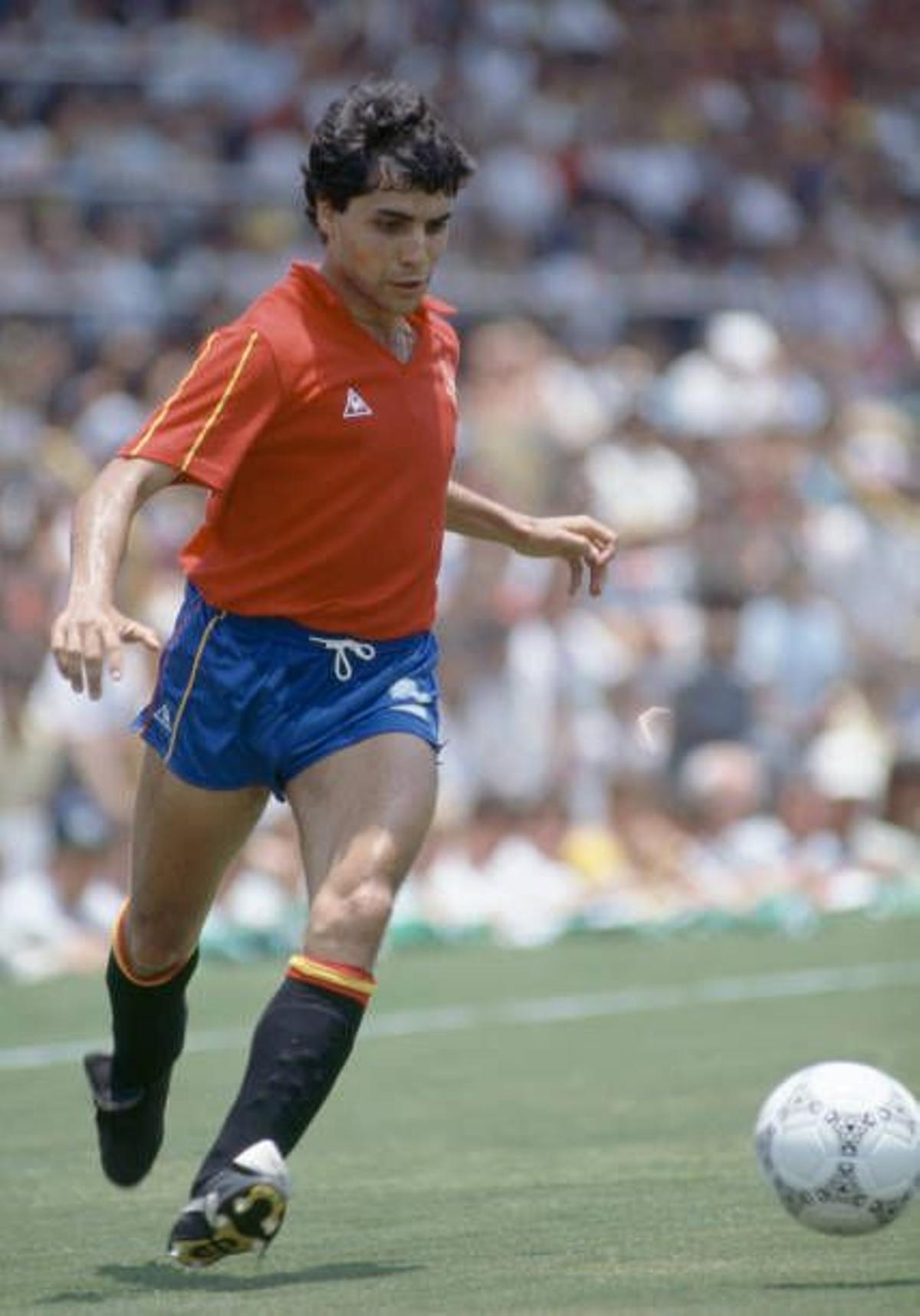 Tomas Reñones realiza un pase durante el Mundial de 1986.