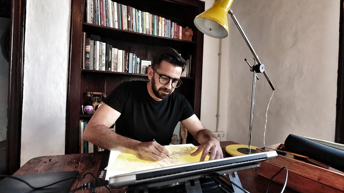 El artista Nareme Melián, en su estudio.