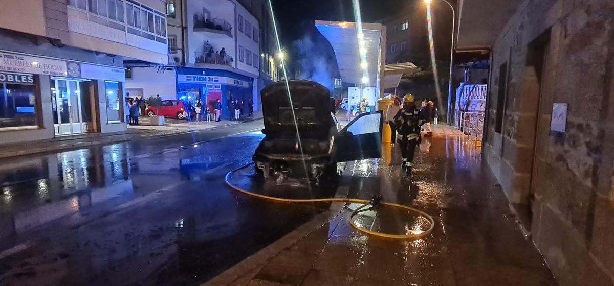 Incendio de un coche en Porto do Son