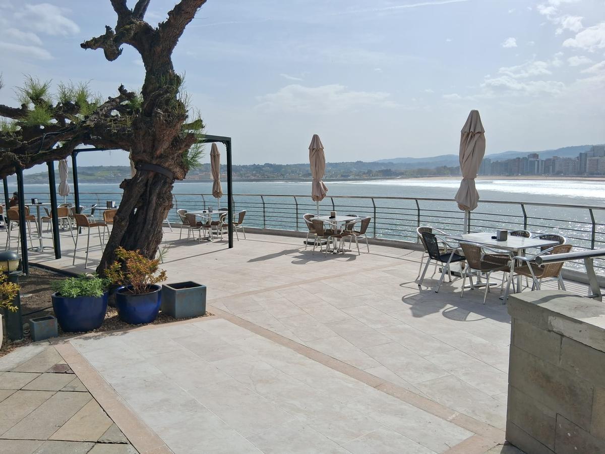 La terraza de los Tamarindos, ya terminada