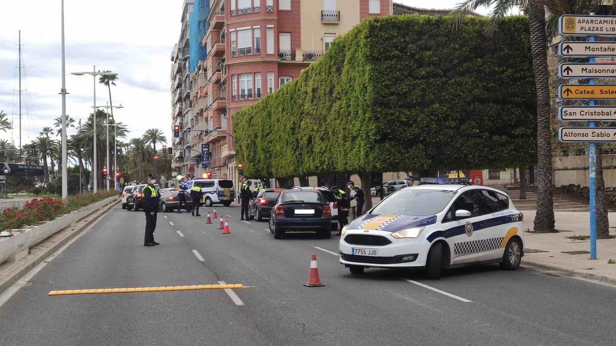 La Policía Local refuerza los controles de tráfico de alcohol y drogas los fines de semana