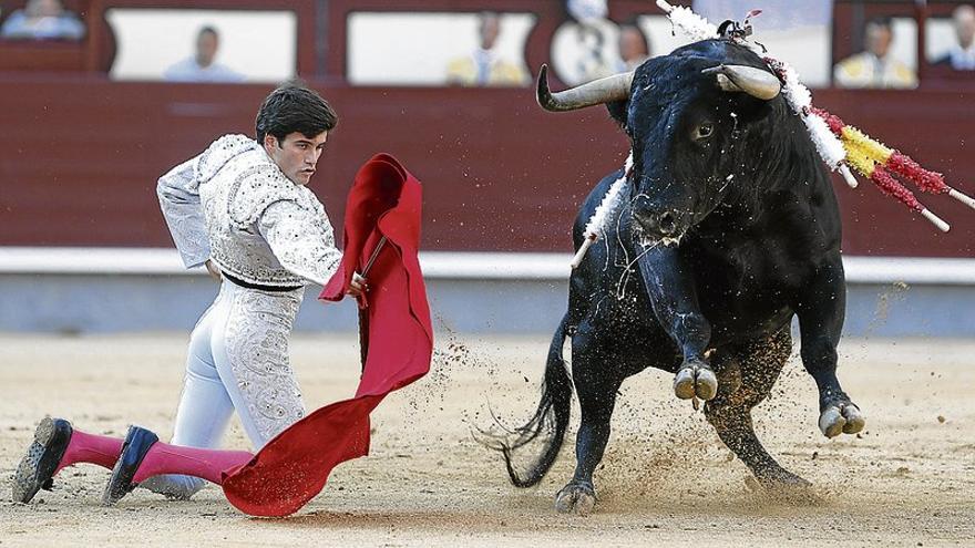 Los toros deslucen la confirmación del extremeño José Garrido