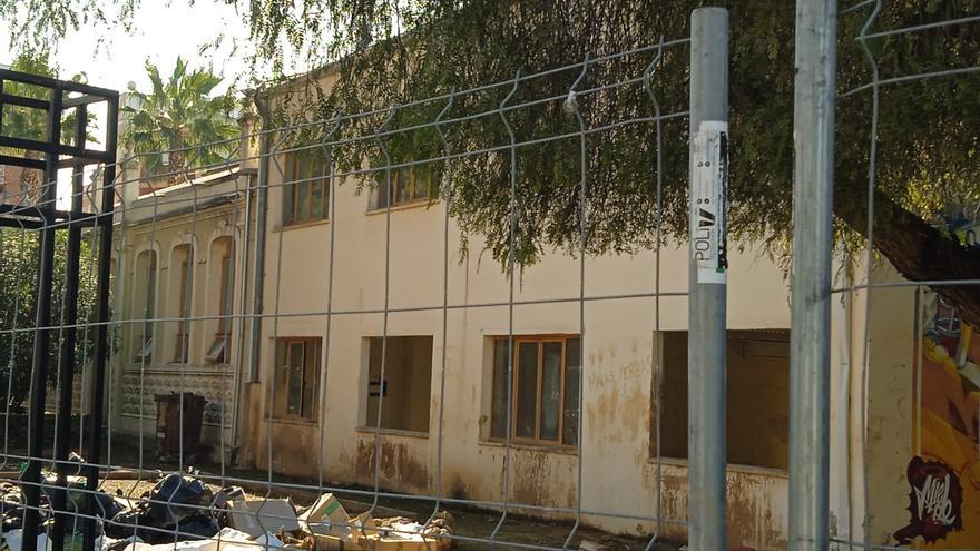 Más de 800 alumnos de la EPA de Catarroja siguen sin clases