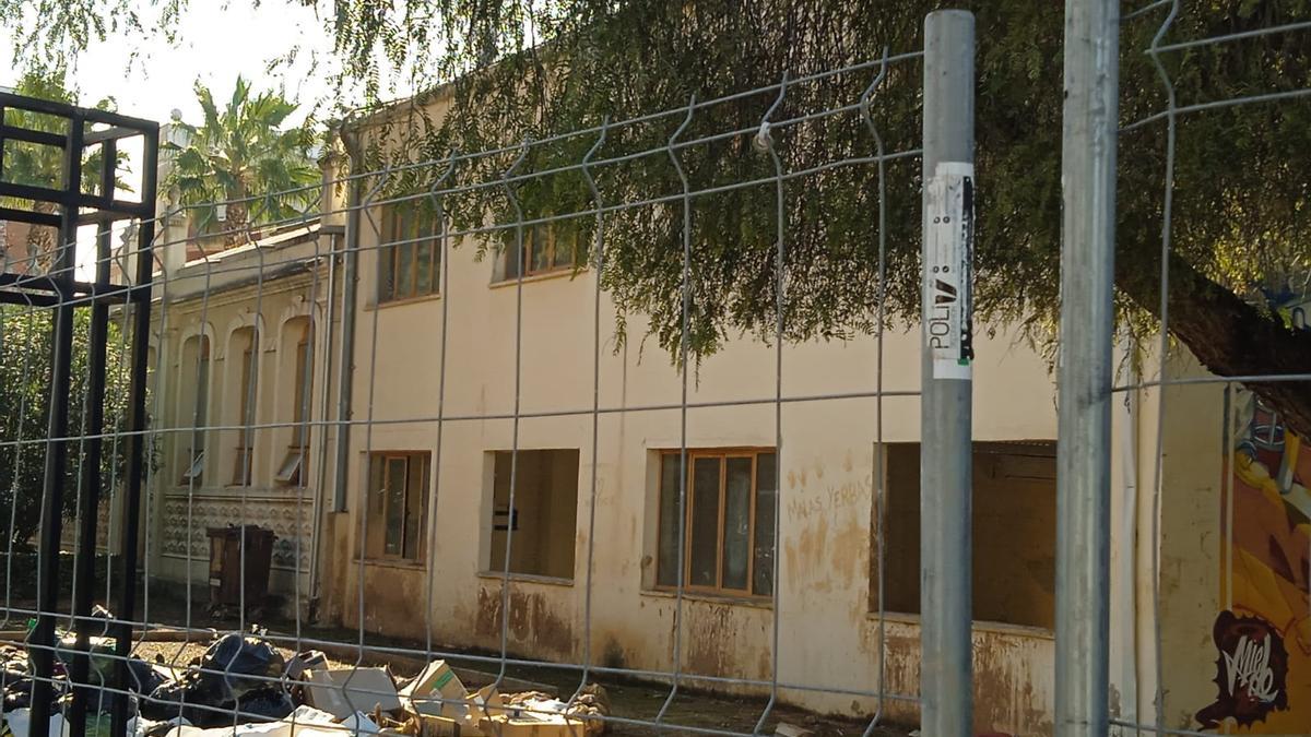 Estado de la Escuela de Adultos en Catarroja aún sin rehabilitar tras la dana.