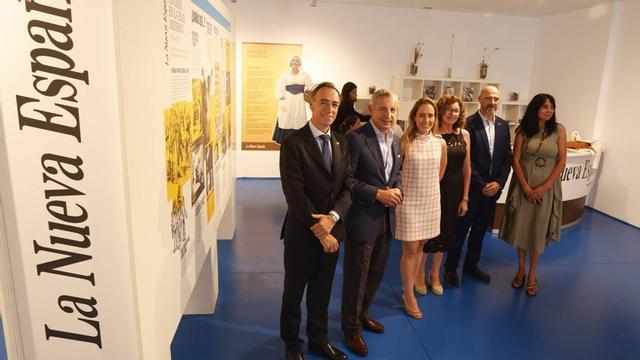 De izquierda a derecha, Ricardo Silvestre, director de Puebloastur; Pedro López, vicepresidente de la Cámara de Comercio de Gijón; Begoña Álvarez, directora de comercialización de Nature; Ana Zarauza, directora de Hostería de Torazo Nature Hotel Spa; Luis Menéndez, director general de Nature, y Alicia Palacios, gerente de Nature, ayer, en el stand de LA NUEVA ESPAÑA. | ÁNGEL GONZÁLEZ