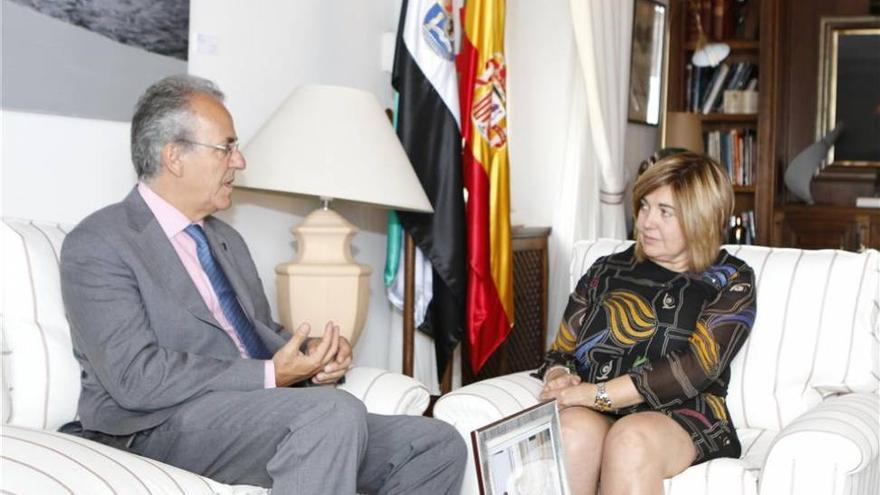 La Diputación de Cáceres y la Uex consideran necesaria la reapertura del Francisco de Sande