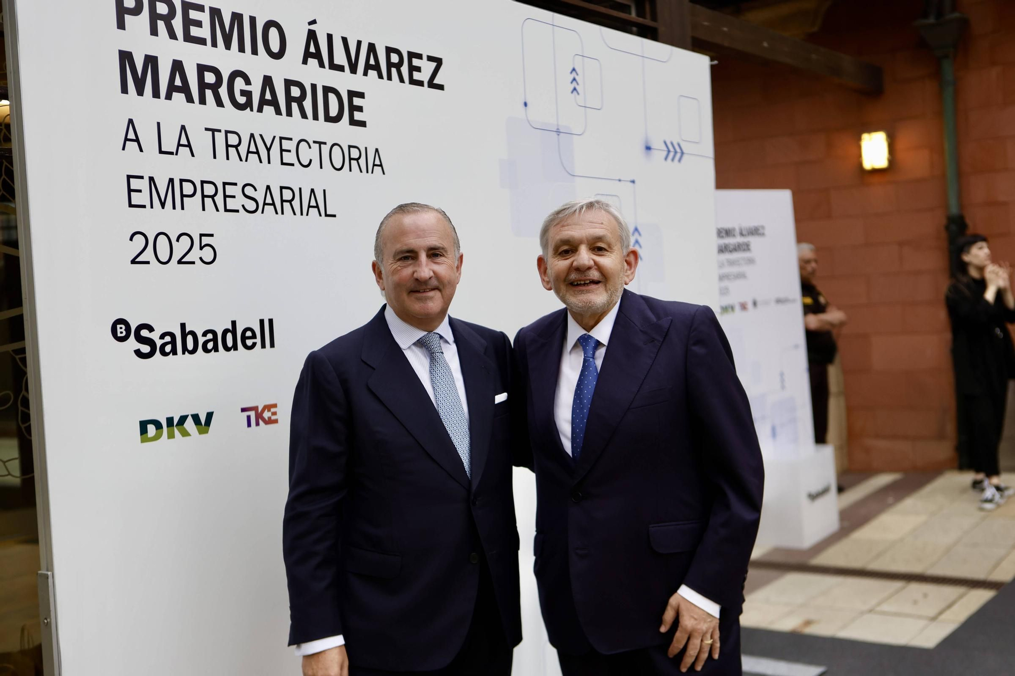 EN IMÁGENES | Entrega del XIV Premio Álvarez Margaride a Luis Rodríguez-Ovejero