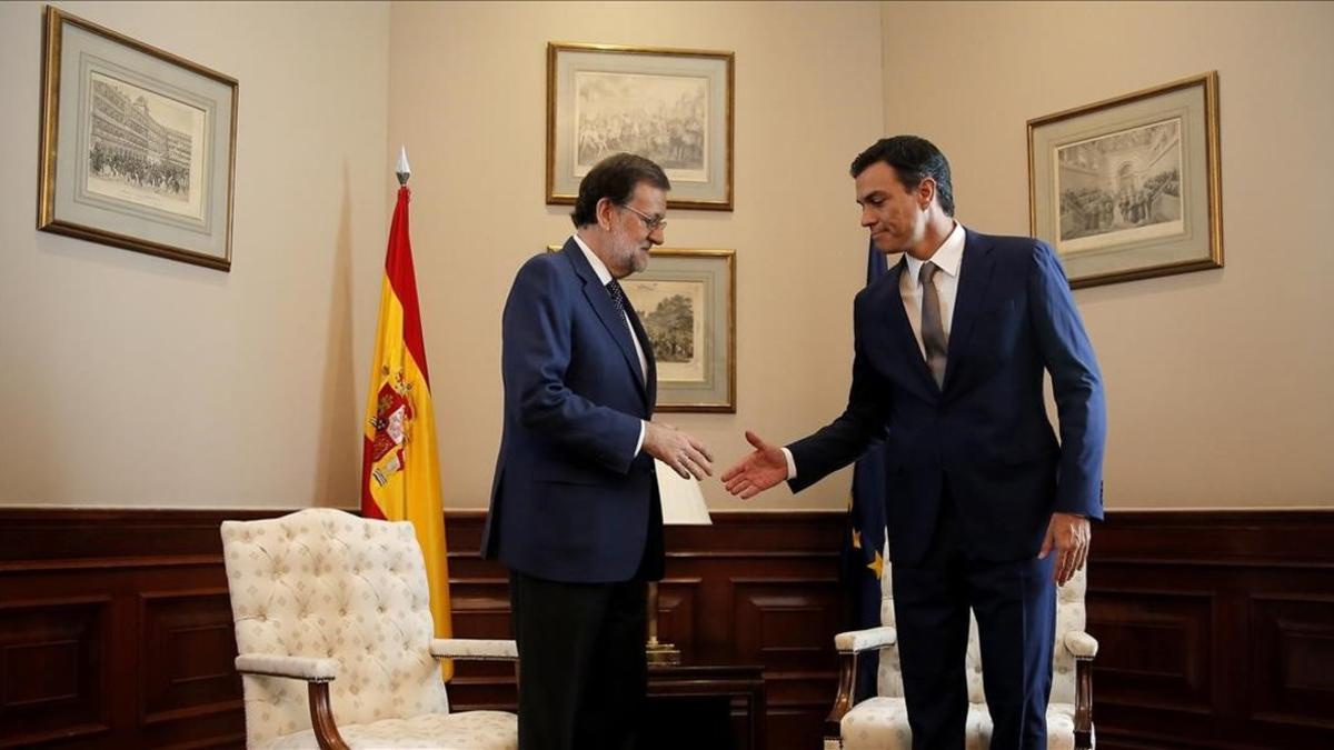 Mariano Rajoy y Pedro Sánchez, en agosto del año pasado.