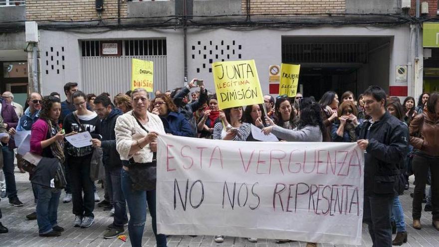 Los enfermeros exigen elecciones &quot;reales&quot; a su colegio profesional