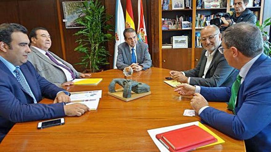 Reunión de los promotores del ferri con el alcalde de Vigo.