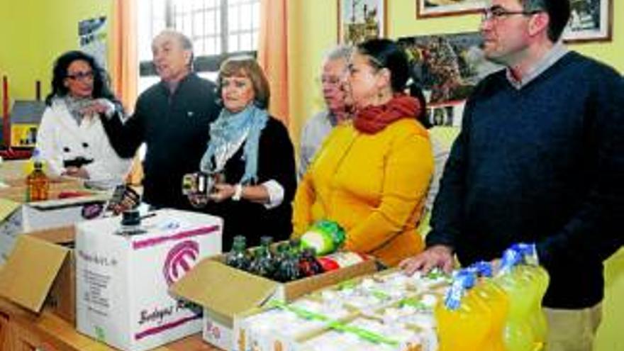 Cáritas recibe alimentos del colectivo vecinal de San Juan