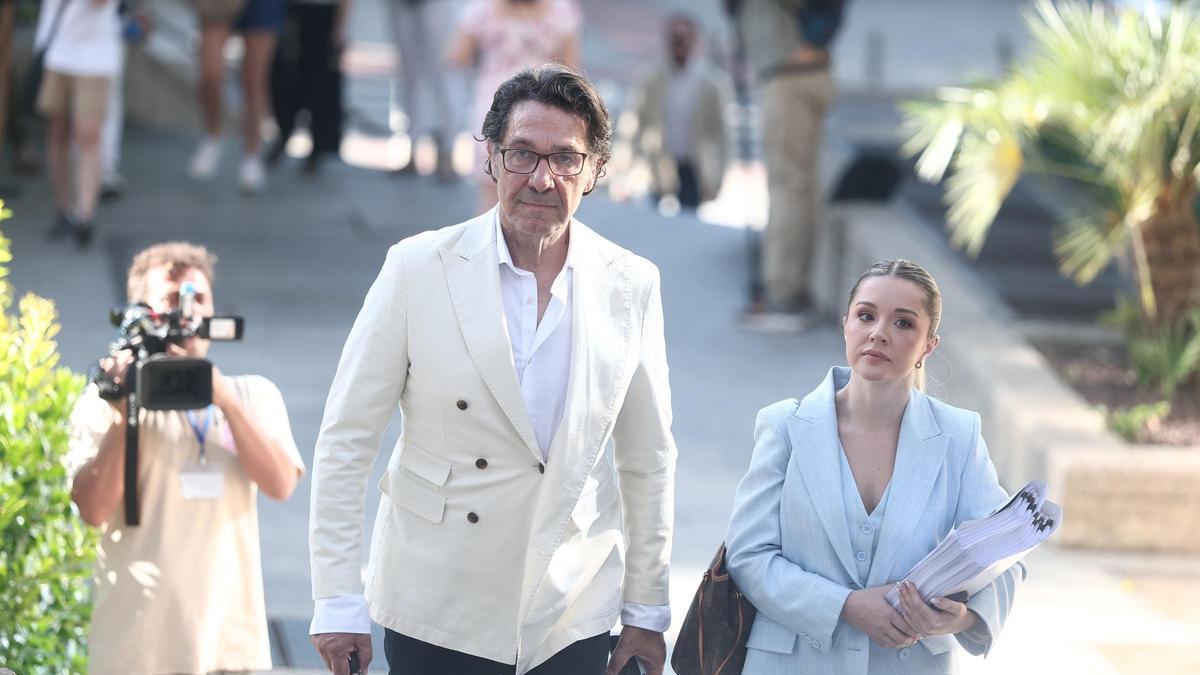 El actor, Luis Lorenzo, a su llegad al juicio por presunto maltrato y estafa a una familiar anciana, en la Audiencia Provincial de Madrid, a 1 de junio de 2026, en Madrid (España).