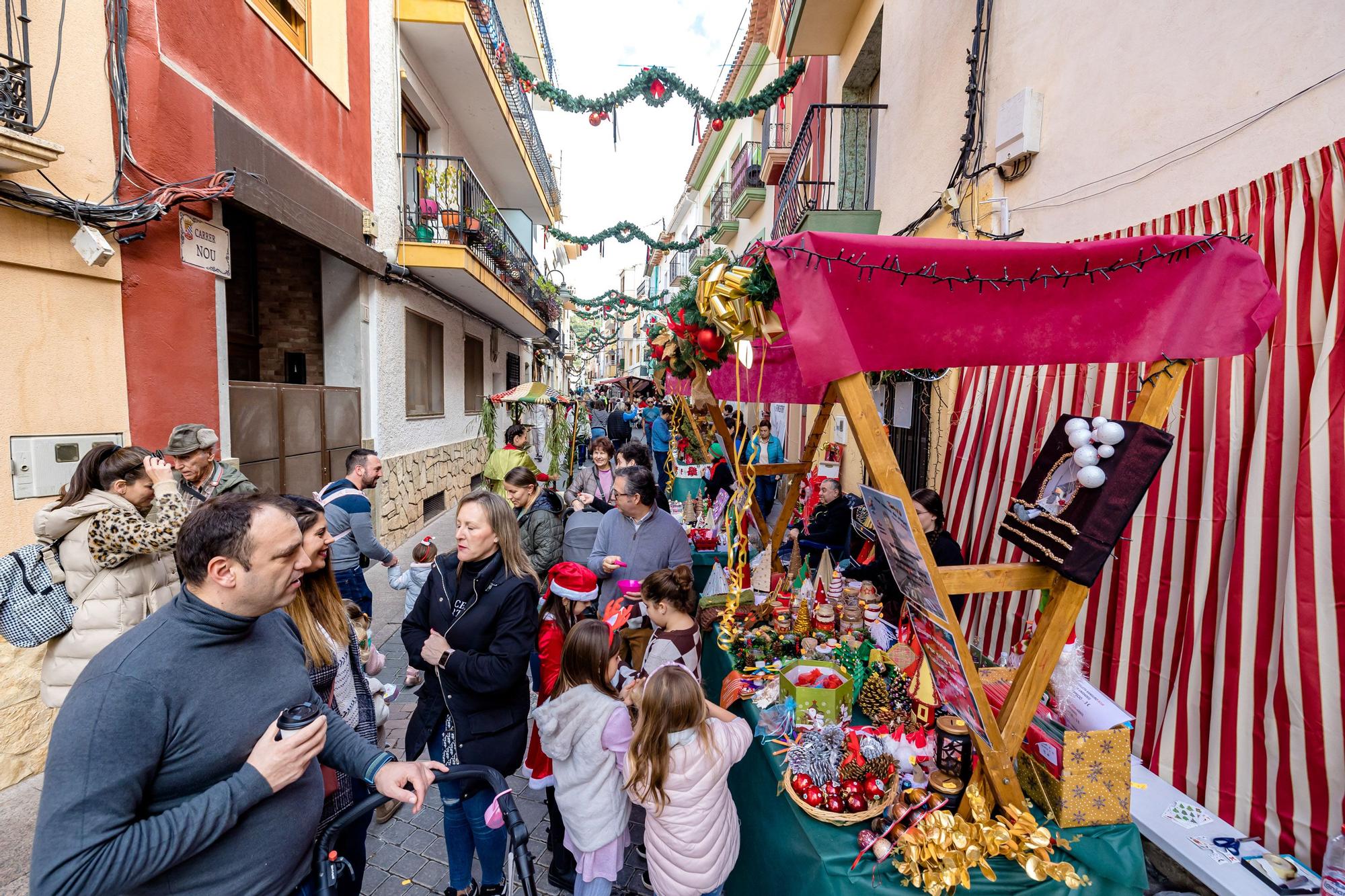 Multitudinario Mercado Navideño en el casco histórico de Finestrat