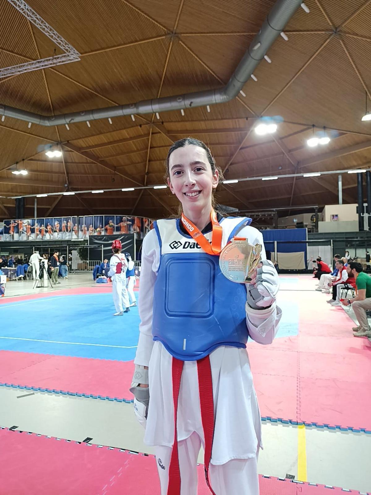 Erea Rábade, con su medalla en los Países Bajos.