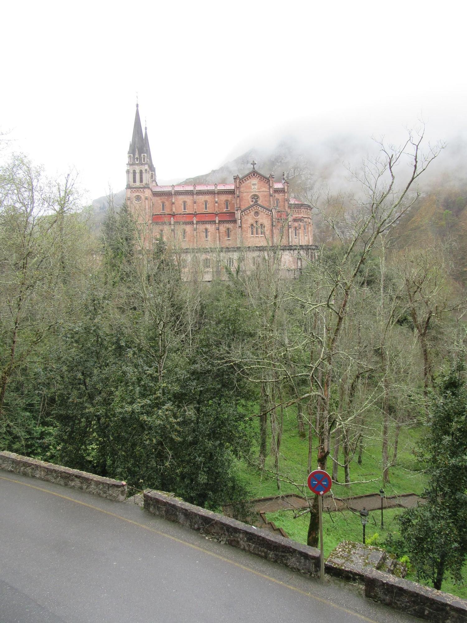 Primera jornada del plan de transporte a los lagos de Covadonga