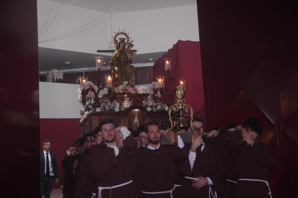 La procesión de la Virgen del Carmen de la Junta de los Caminos, en ...
