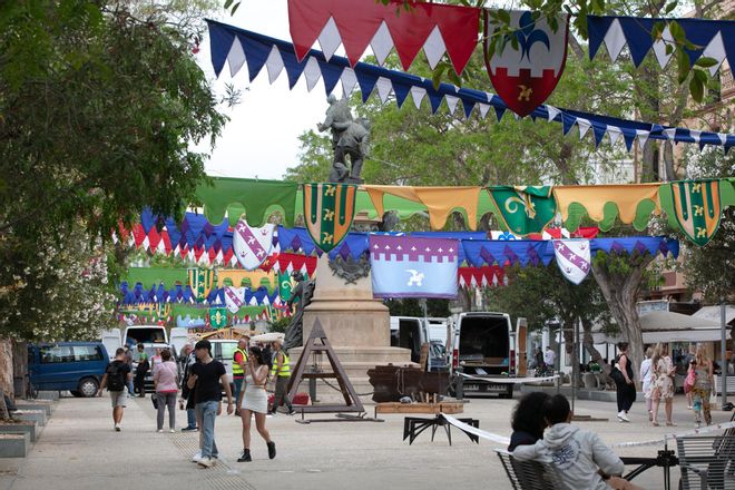 Galería de imágenes de los preparativos de la Feria Ibiza Medieval