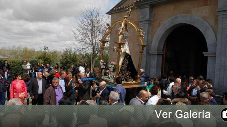 Villaescusa rinde homenaje a la Virgen del Olmo