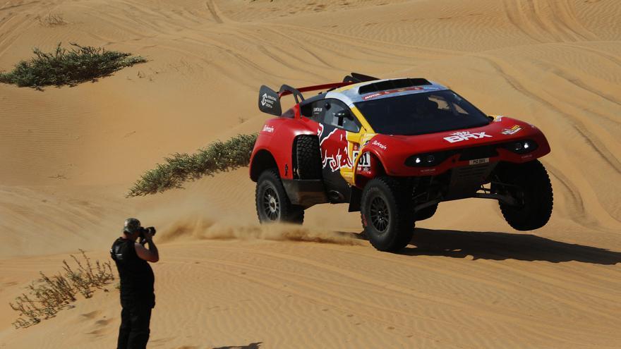 Loeb sigue en racha y Al-Attiyah mantiene el rumbo