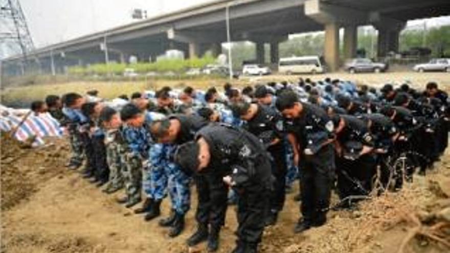 Les forces de seguretat van participar en diversos actes d&#039;homenatge a les víctimes.