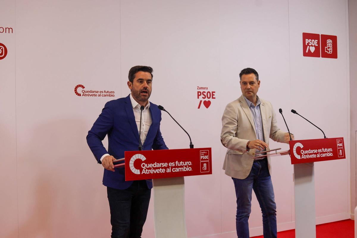 Antidio Fagúndez y Daniel de la Rosa, en la sede del PSOE.