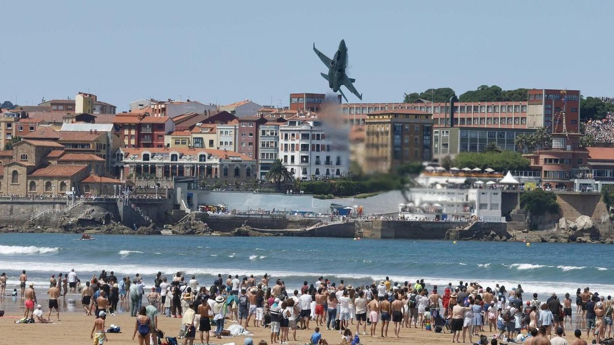 VÍDEO: Multitudinario Festival Áereo en la bahía de Gijón