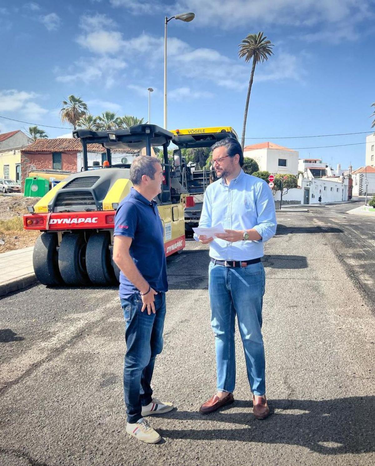 Iván Sánchez, concejal de Vías y Obras, y Sergio Ramos, edil de Contratación. | | LP/DLP
