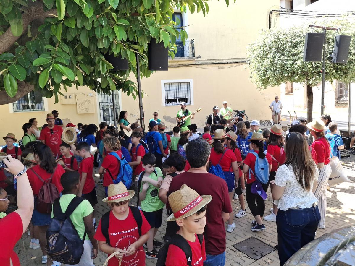 Las imágenes de la primera "trobada escolar" de la Marina Alta "Desafiar-se a fer llata", que ha tenido lugar en Pedreguer