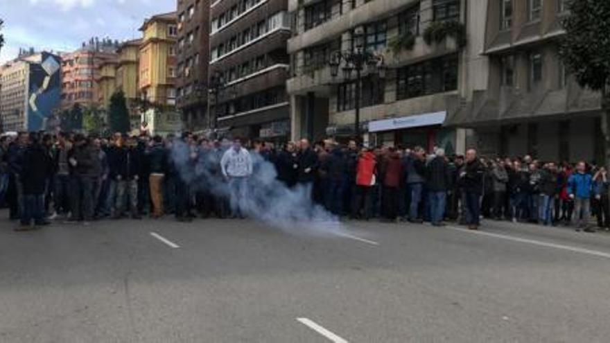 Los mineros cortan el tráfico en Oviedo para que se clarifique su plan de futuro