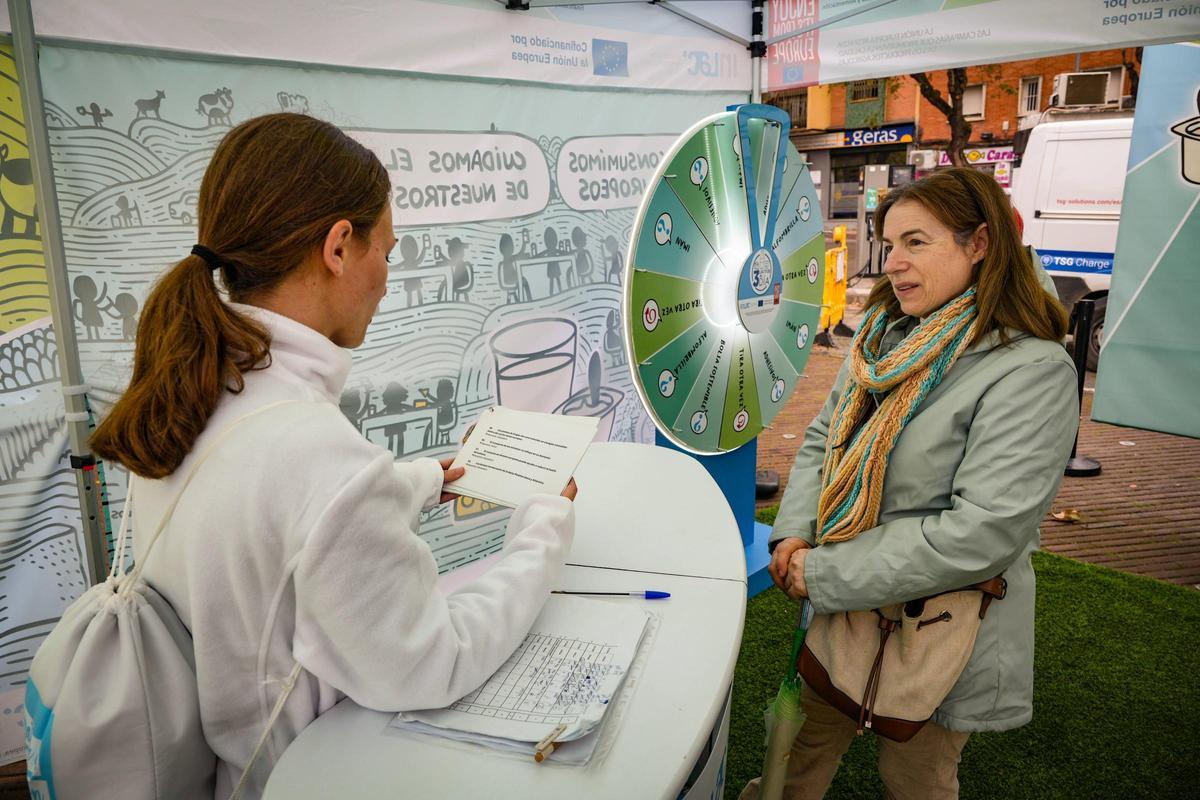 Concurso de preguntas y 'la ruleta de la suerte láctea'