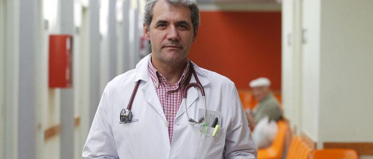 Salvador Tranche,  en el centro de salud  del Cristo (Oviedo).  Luisma Murias