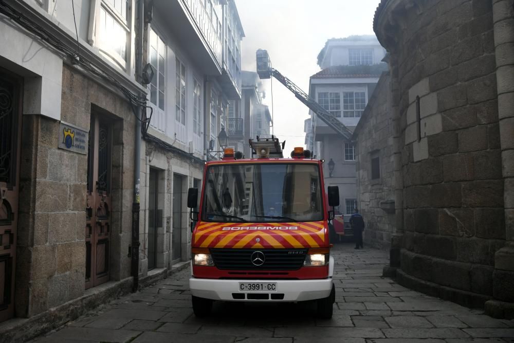 Un incendio destruye un piso en la calle Santa Mar