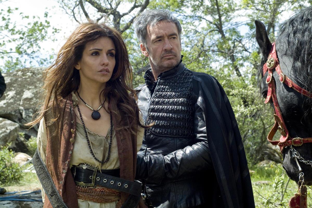 Francisco Lorenzo junto a Mónica Cruz en 'Águila Roja'