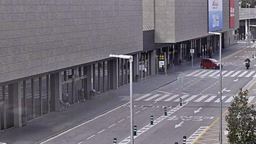L&#039;edifici de la terminal de l&#039;aeroport de Vilobí.