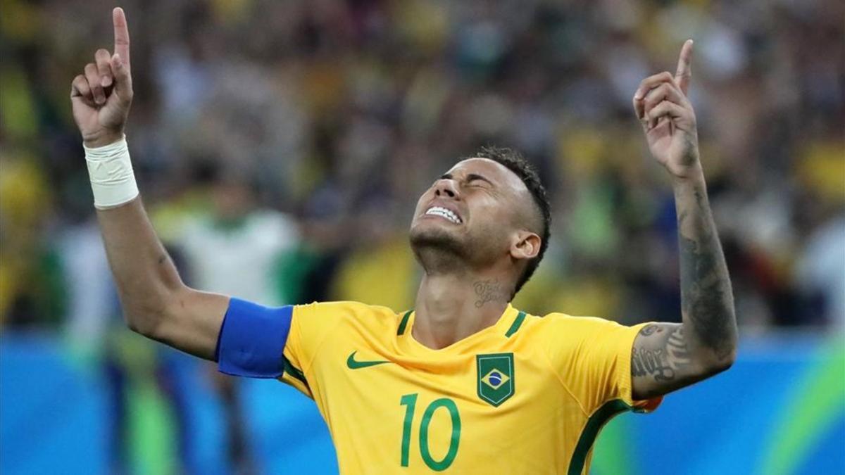 Neymar, como buen brasileño, solo jura fidelidad absoluta a la 'seleçao'