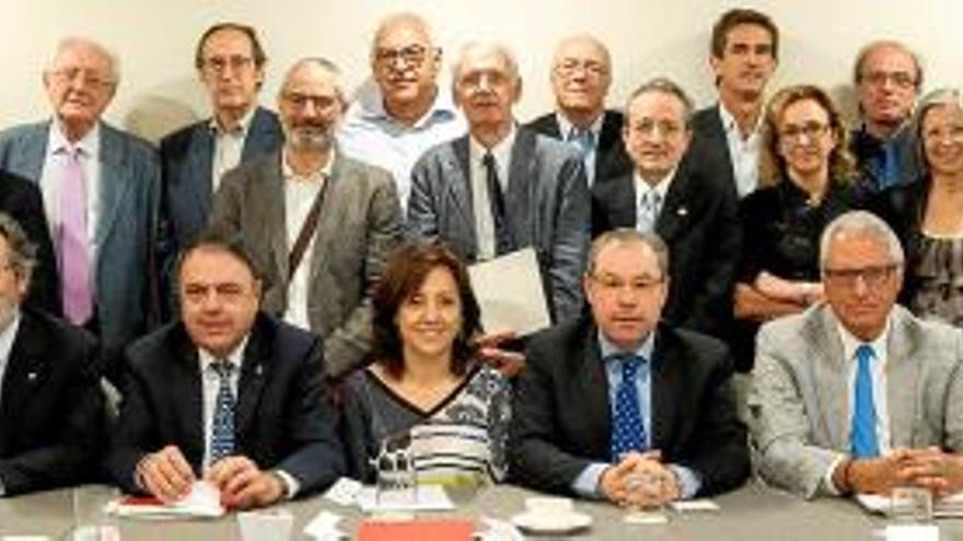 Representants universitaris, del món de la salut i els alcaldes de Manresa, Valentí Junyent, i Vic, Anna Erra, han fet pinya a Barcelona per la facultat de Medicina de la UVic-UCC