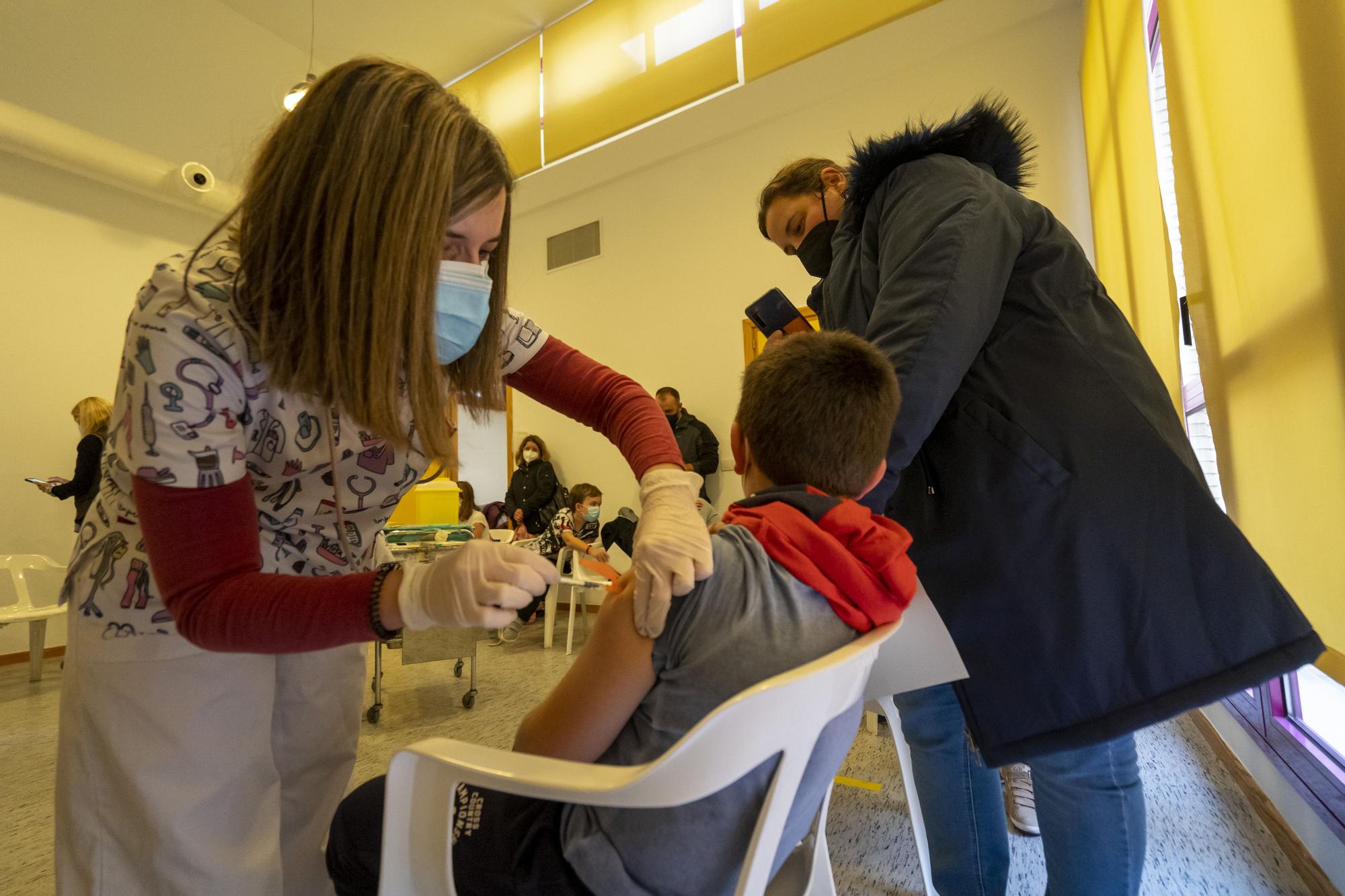 Las primeras vacunas infantiles en Alcañiz