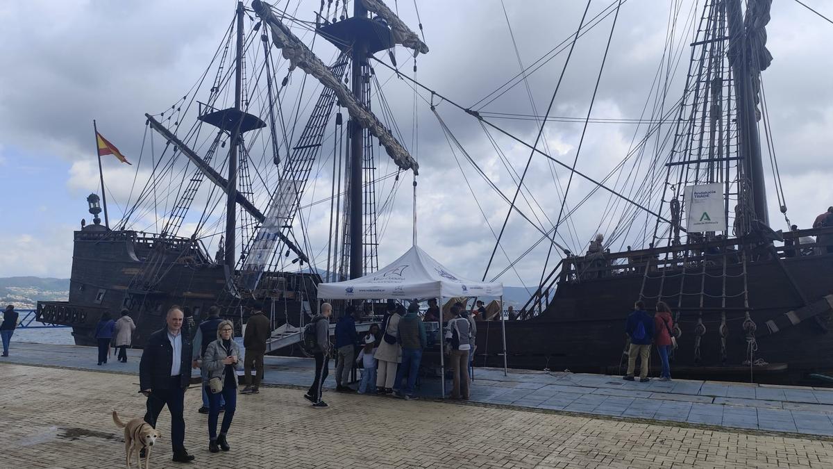 El «Galeón Andalucía», atracado en el muelle de la Estación Marítima.