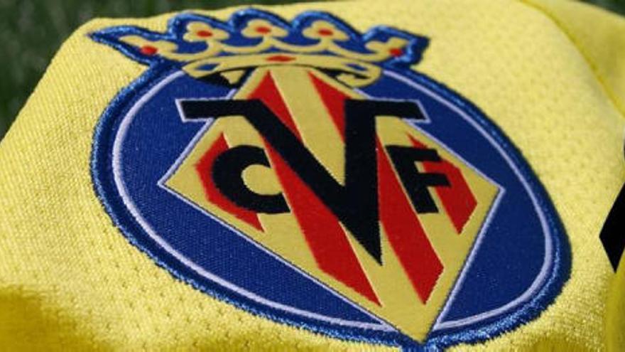 La imagen que ilustraba la noticia en la web del Villarreal con crespón negro.