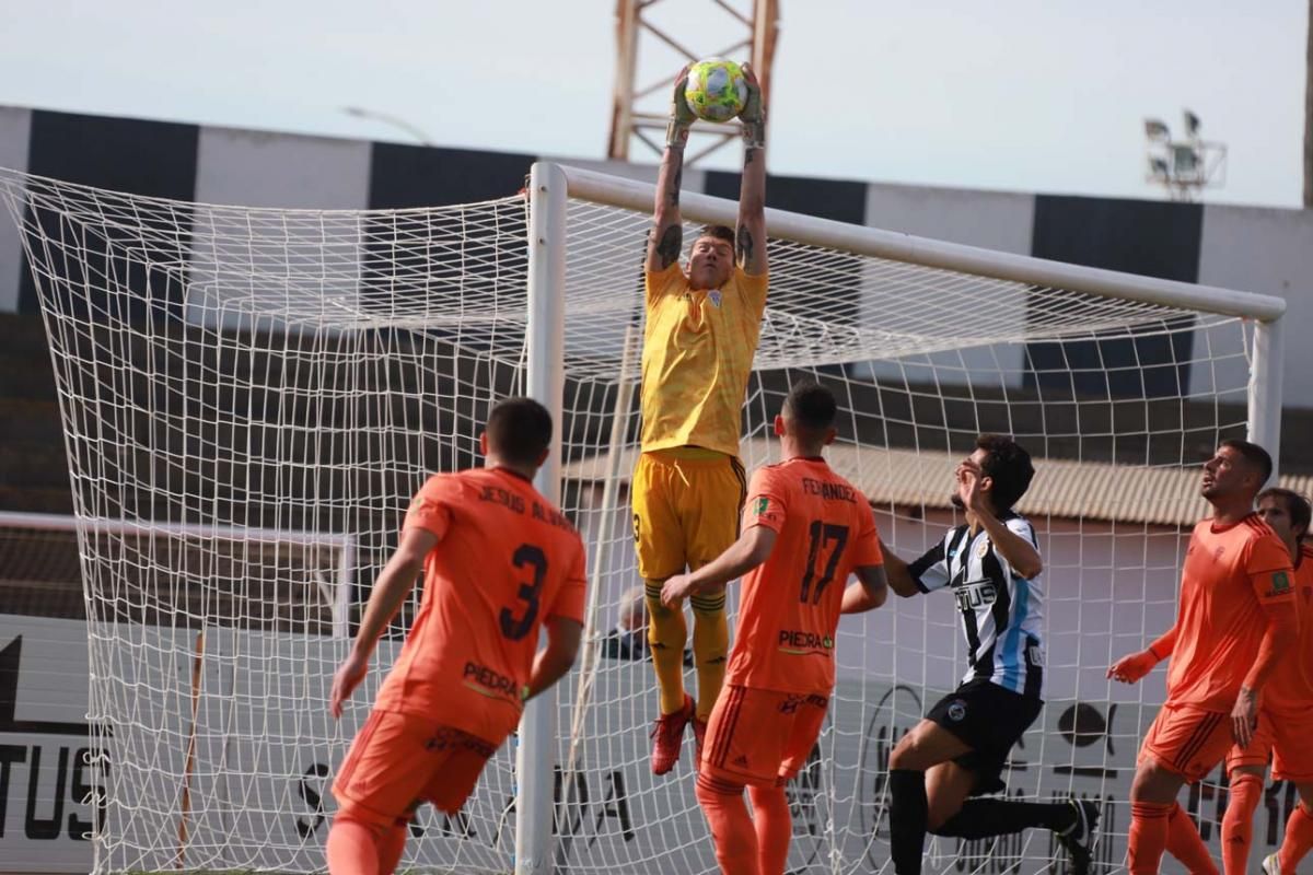 Las imágenes del Balompédica Linense-Córdoba CF