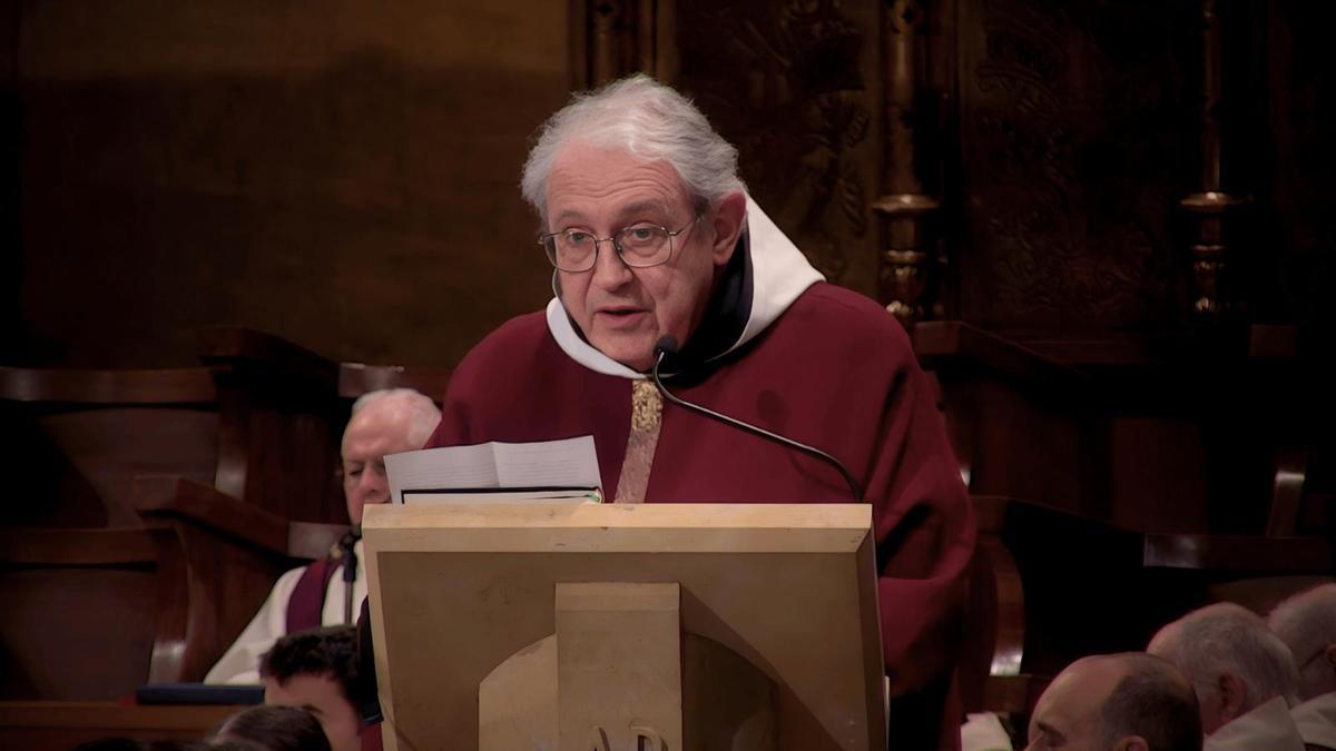 El pare Jordi Castanyer fent una homilia a Montserrat