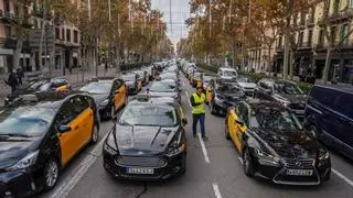 Directo | Los taxistas bloquean el centro de Barcelona con el cierre de la Gran Via