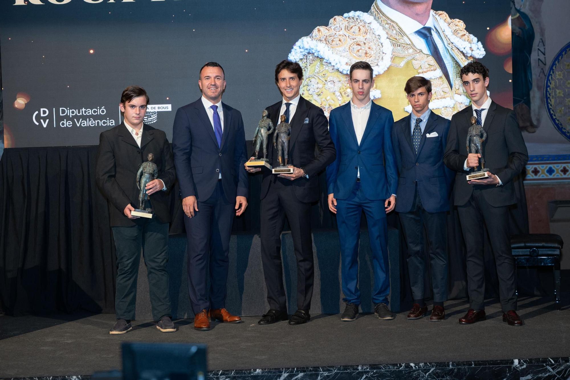 La gala de los premios taurinos de la Diputación de Valencia con Roca Rey, en imágenes